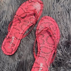 🤩MADDE” Hot Pink Snake Flip Flop Sandal